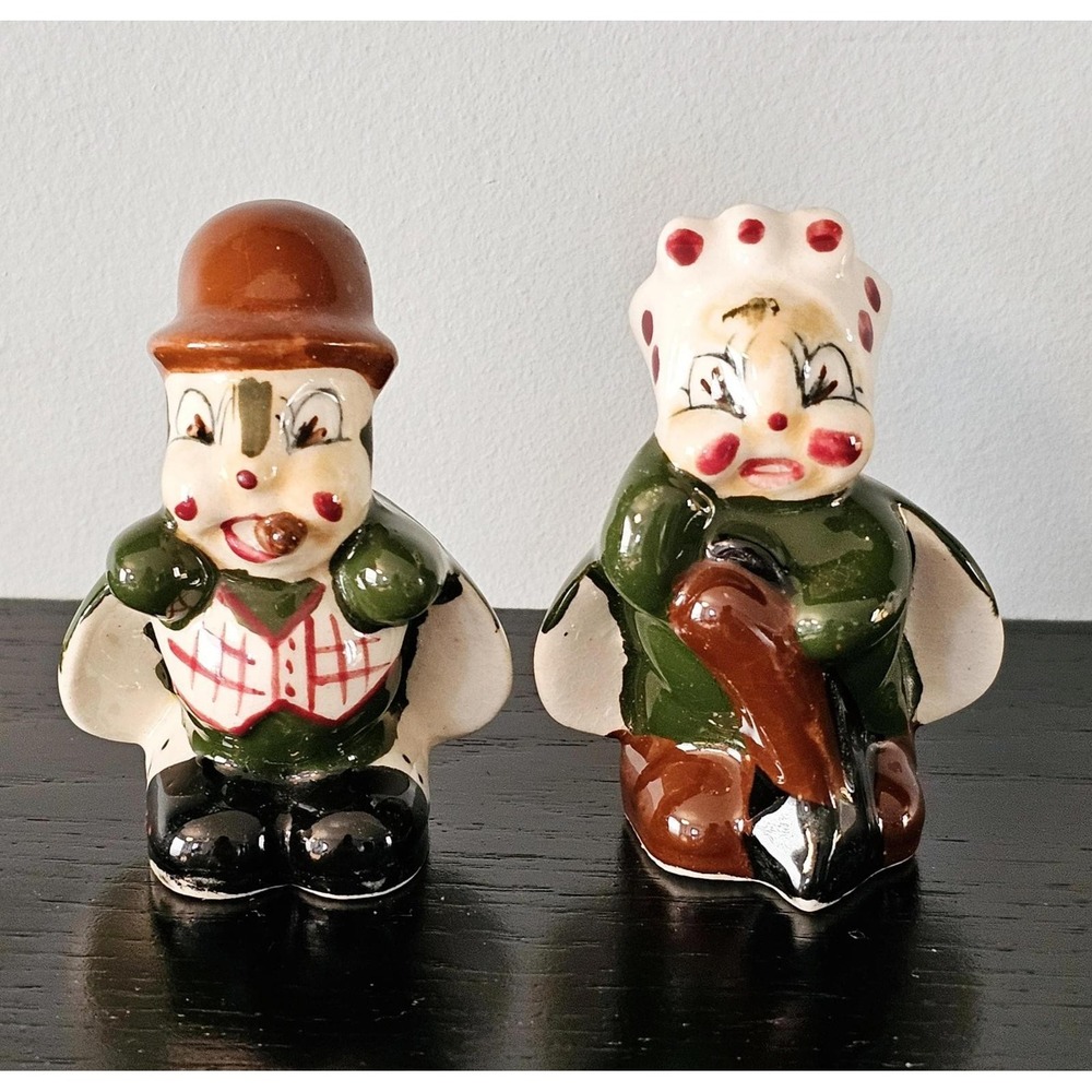 Vintage 1940s Anthropomorphic Bee Couple, Salt and Pepper Shakers, Made in Japan